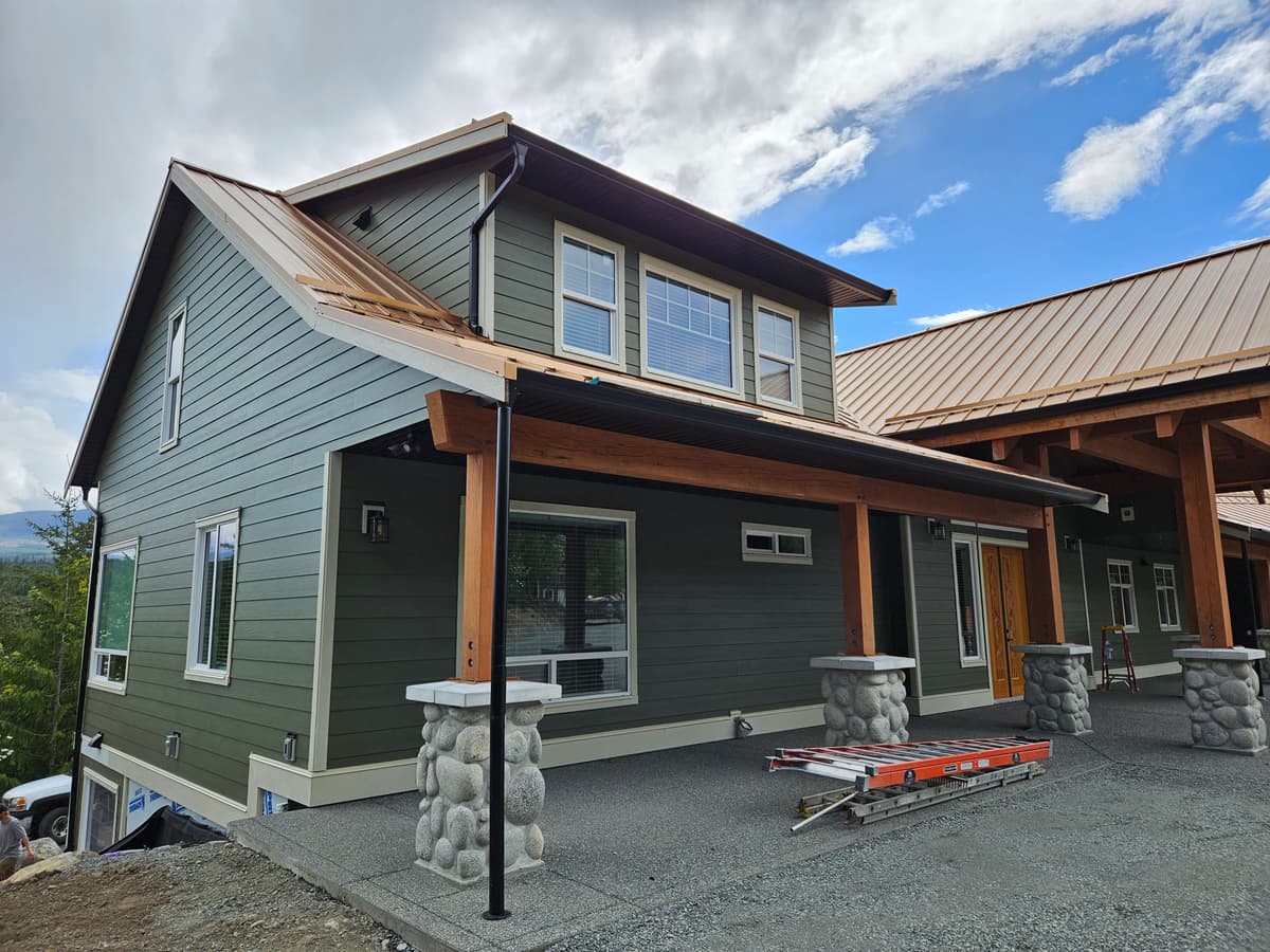 Hardie siding project with mixed profile finishes